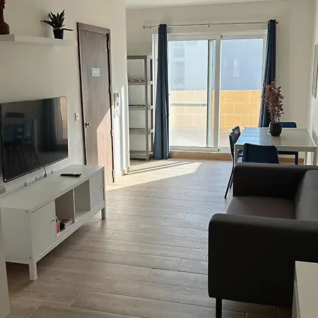 Anton Court קסלנדי