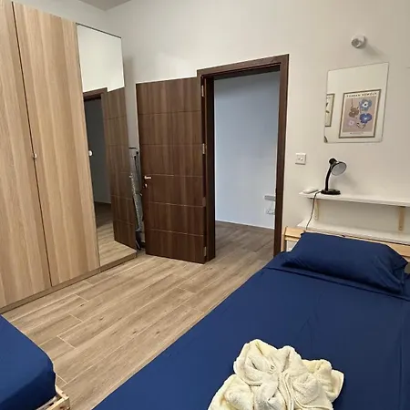 Anton Court * קסלנדי