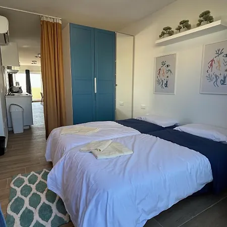 Anton Court * Xlendi