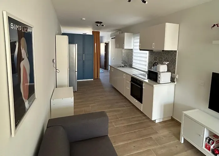 アパート Anton Court *