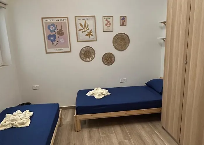 アパート Anton Court クレンディ