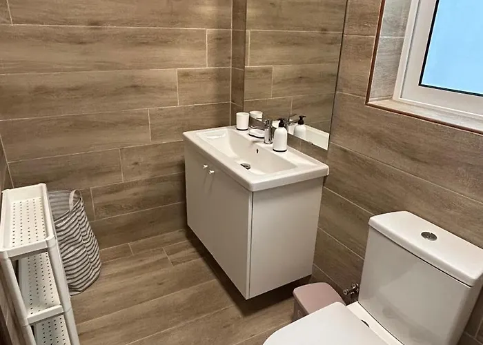 Anton Court クレンディ