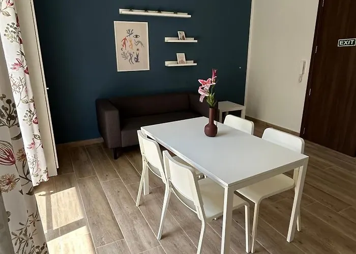 Anton Court アパート クレンディ