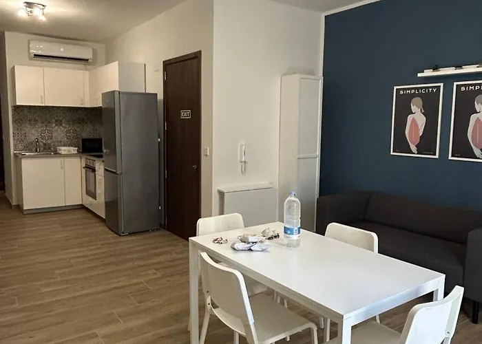 Anton Court クレンディ